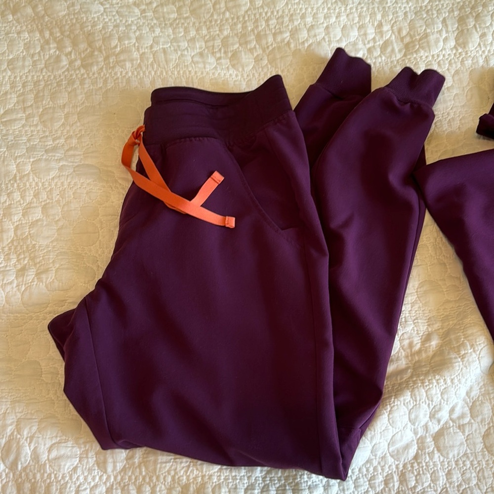 Figs Scrub Set - XS Catarina Top with Small Zamora Joggers - Deep Purple